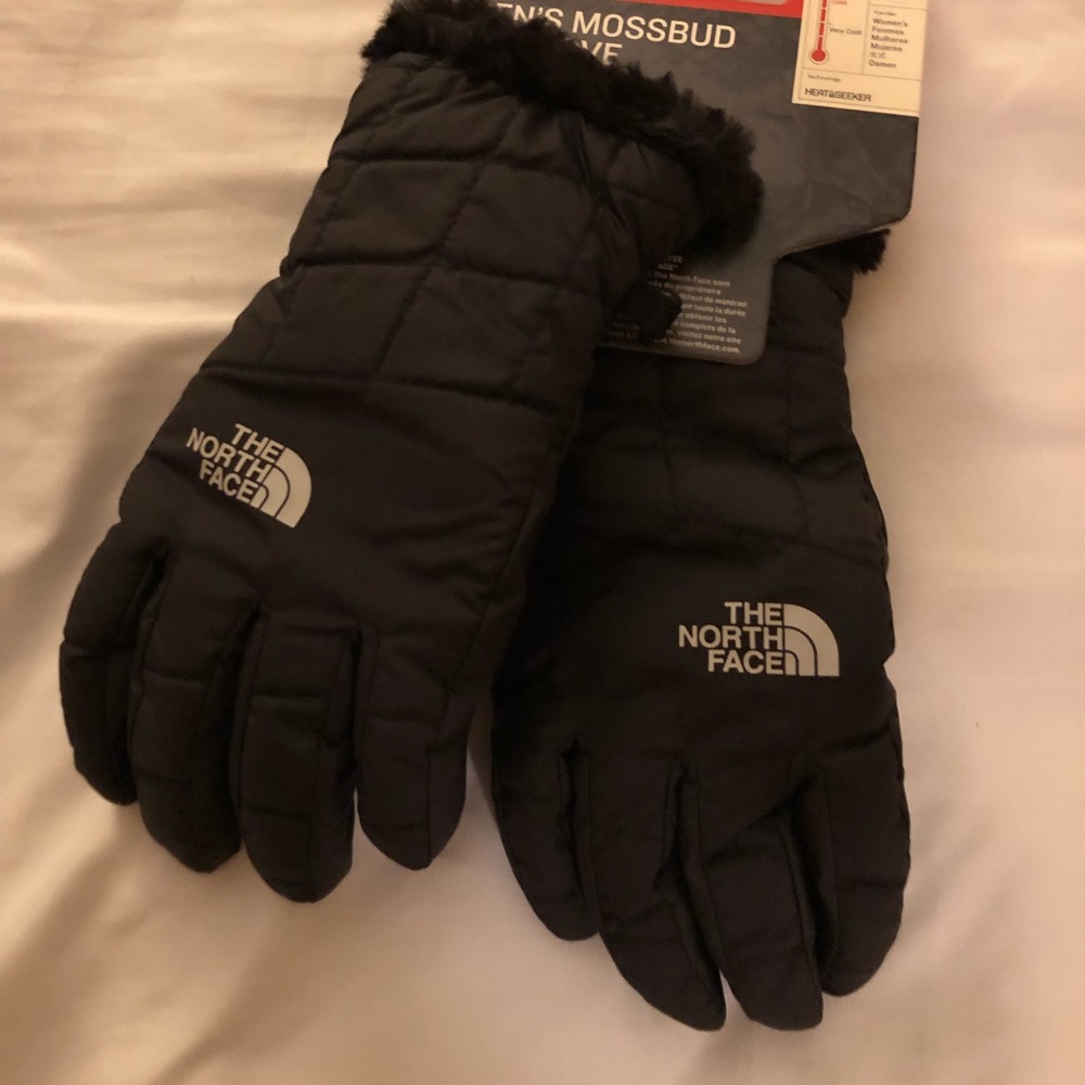 SOLD North Face Woman’s MOSSBUD Gloves XS